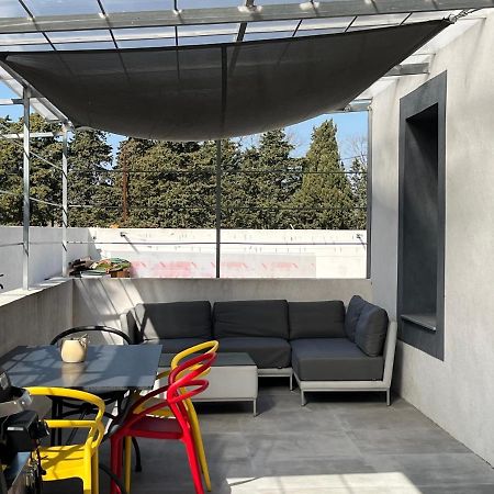 Aux 3 Domaines T2 Avec Terrasse Appartement Hyères Buitenkant foto