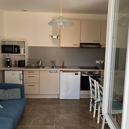 Aux 3 Domaines T2 Avec Terrasse Appartement Hyères Buitenkant foto