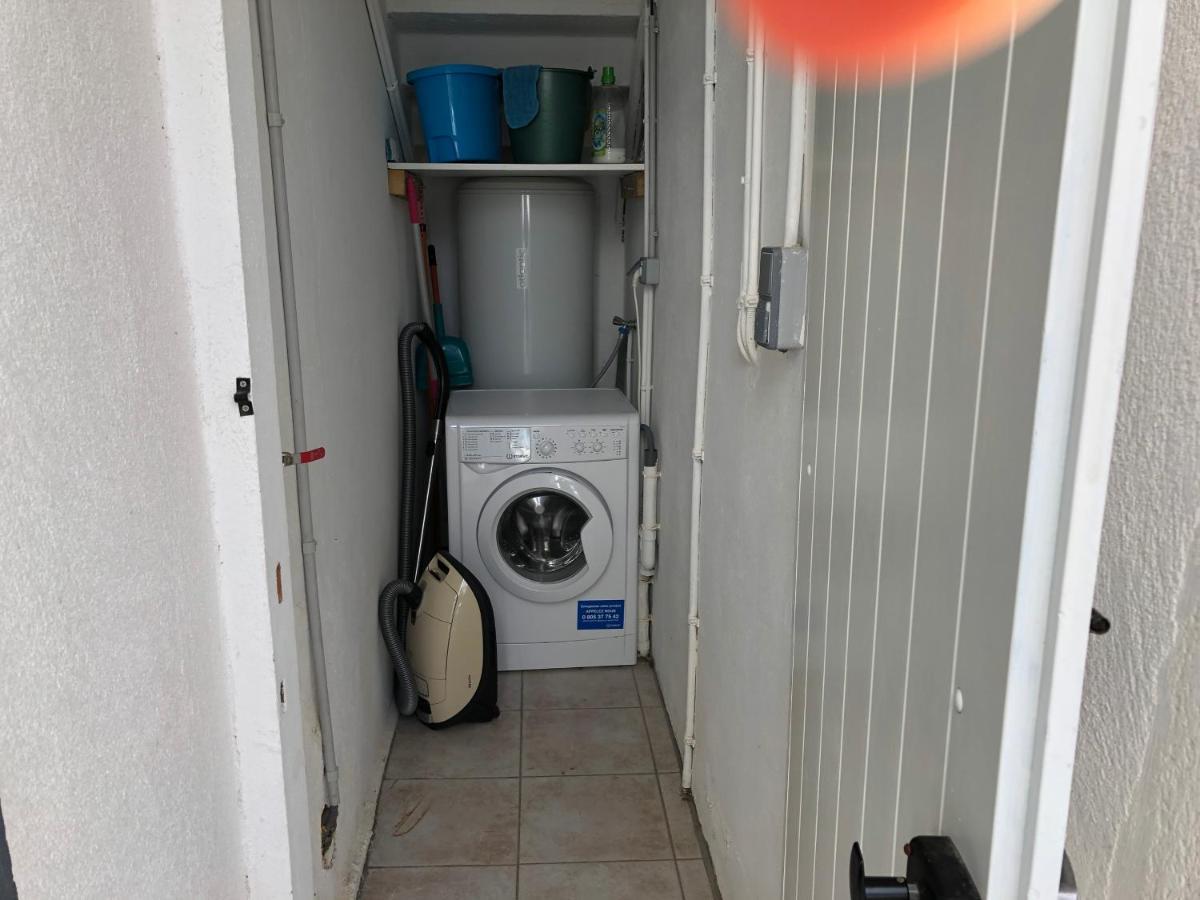 Aux 3 Domaines T2 Avec Terrasse Appartement Hyères Buitenkant foto
