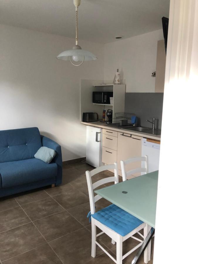 Aux 3 Domaines T2 Avec Terrasse Appartement Hyères Buitenkant foto