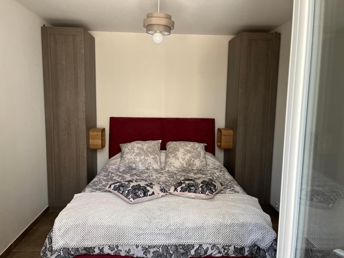 Aux 3 Domaines T2 Avec Terrasse Appartement Hyères Buitenkant foto