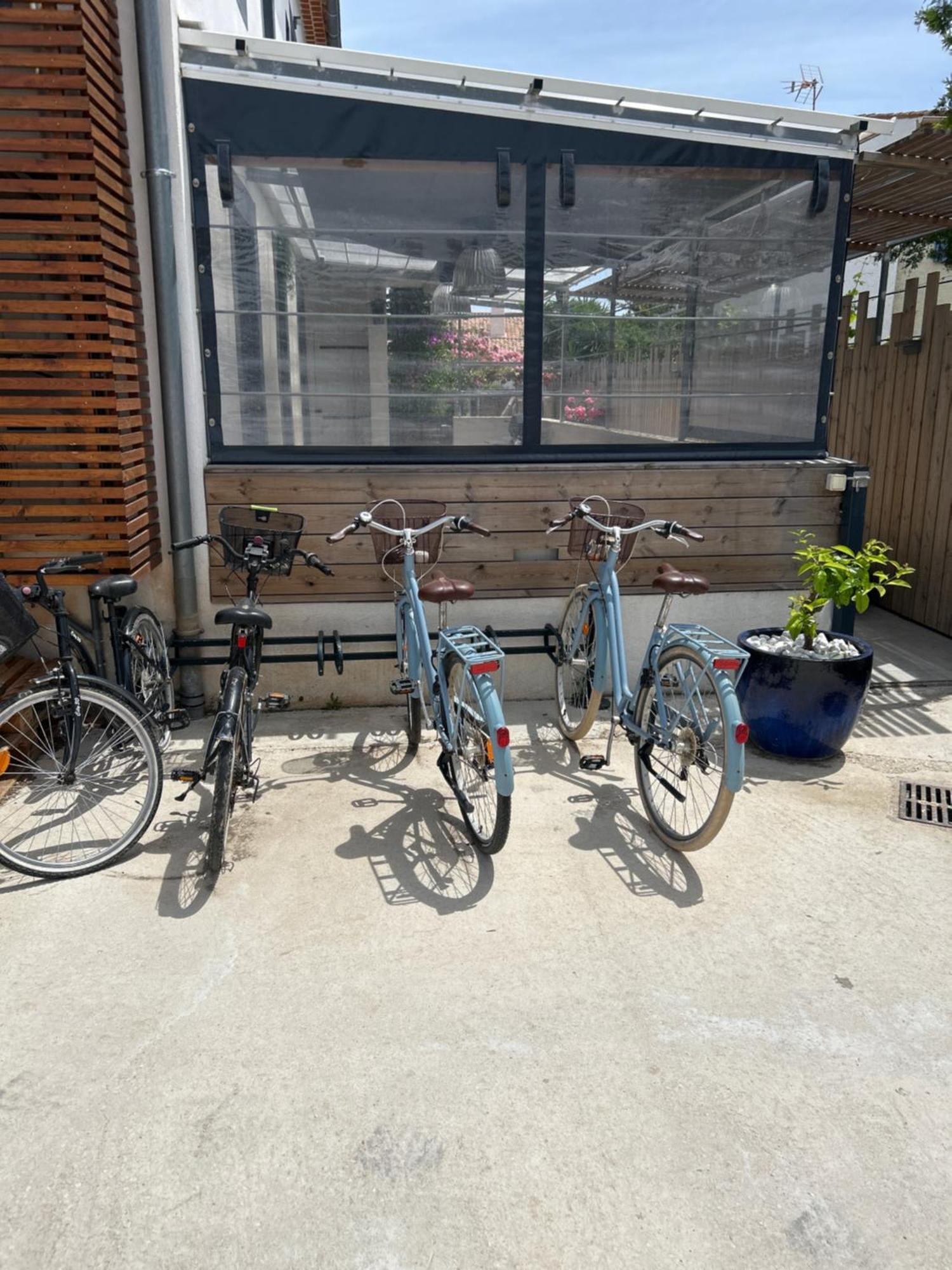 Aux 3 Domaines T2 Avec Terrasse Appartement Hyères Buitenkant foto